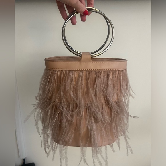 NWOT Blush Feather O-Ring Handbang - Picture 4 of 5